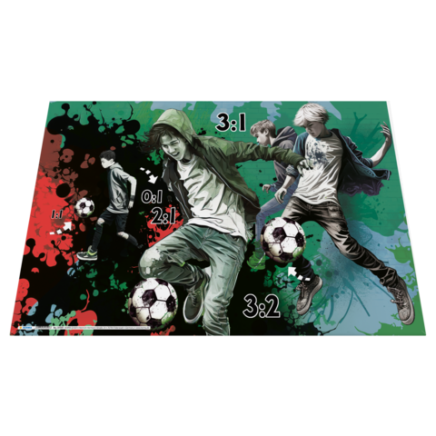 Vier Jugendliche spielen Fußball, umgeben von bunten Spritzern. Die Zahlen 3:1, 3:2, 2:1 und 0:1 sind sichtbar.